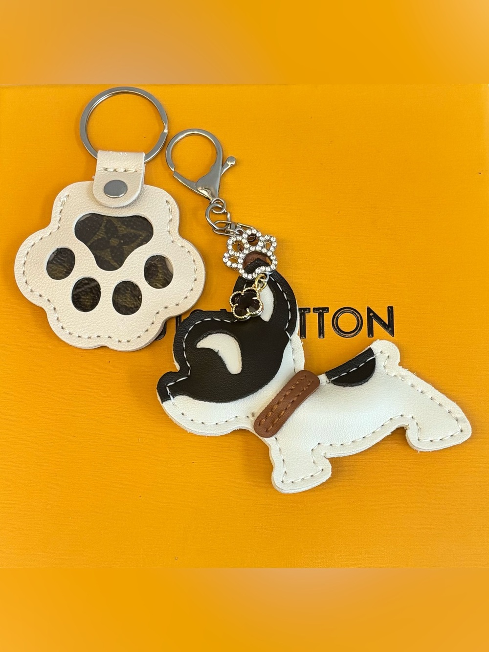 Autentic Louis Vuitton
Material Bag Charm, Dog, 6 in, Frenchie
